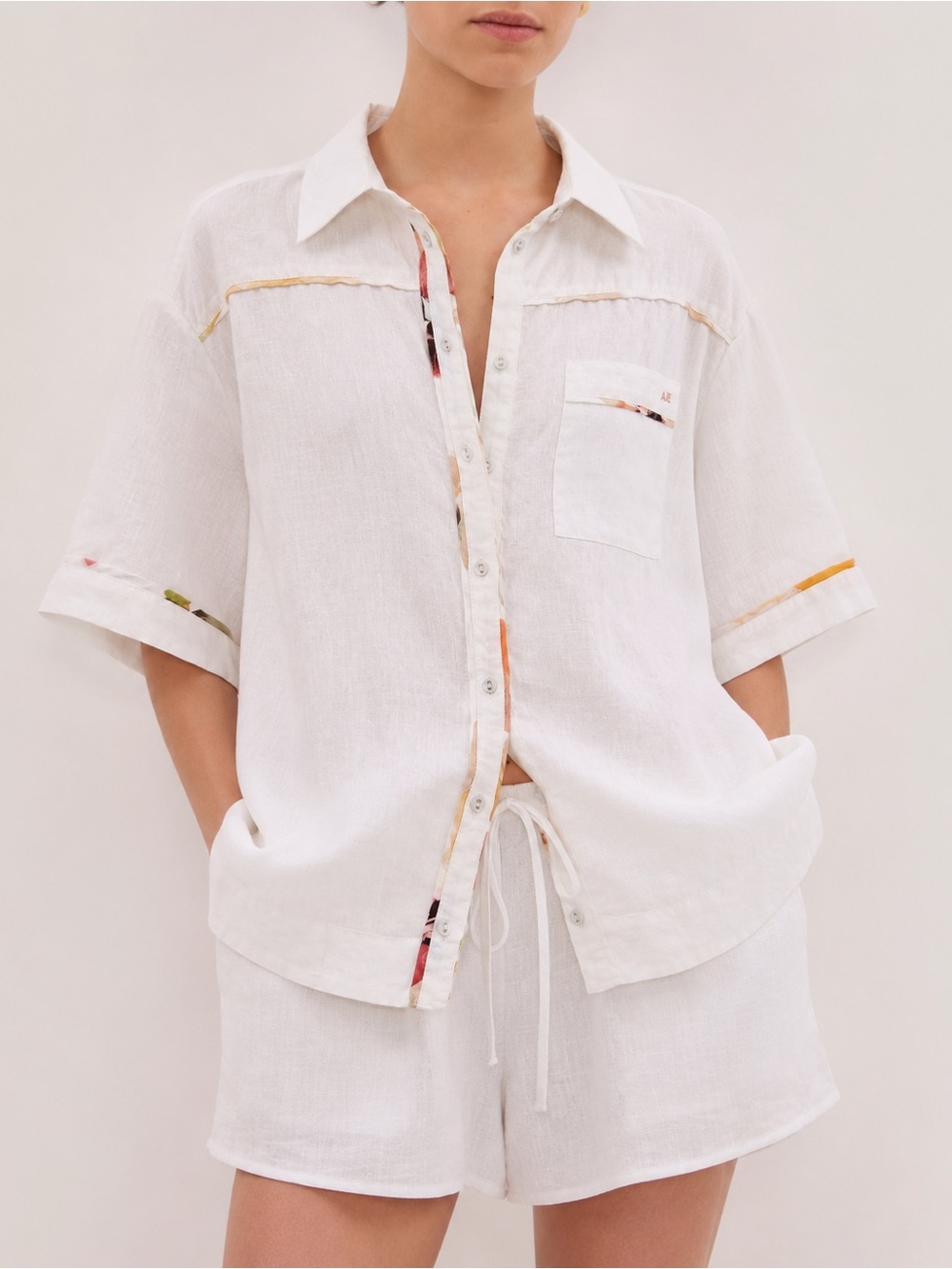 Aje Linen Button Front Shirt White Floral Trim
Relaxed Camp Collar Small